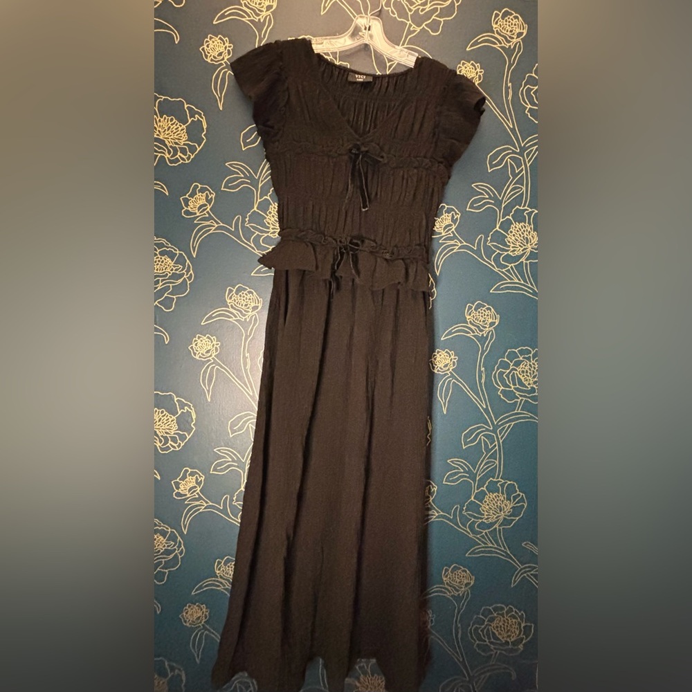 VICI black tiered maxi RUFFLED CAP SLEEVE velvet accents SIZE LARGE